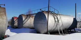 Автозаправка, Бензоколонка КР-40, Резервуар 50МЗ АЗС, Автогараж в с. Шляпники, МТФ №1 с. Шляпники, МТФ №2 с. Шляпники. Право собственности на объекты недвижимости не оформлено, документы отсутствуют. С имуществом можно ознакомиться по предварительно согласованию по тел. 89027125511 или подав заявку…
