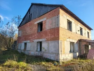 Здание, расположенное по адресу Кемеровская область, г. Березовский, ул. Школьная, д. 1а, кадастровый номер 42:22:0202002:1458, площадью 239.9 кв.м. Здание, расположенное по адресу Кемеровская область, г. Березовский, ул. Школьная, д. 1а, кадастровый номер 42:22:0202002:1459, площадью 335.2 кв.м…