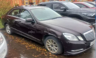 Автомобиль легковой седан, марки Mercedes Benz E 300, 2010 года выпуска, цвет: красно коричневый, № шасси  рамы : отсутствует, модель, номер двигателя: 27295231760974, рабочий объем: 2996 куб. см., мощность  кВт/л.с. : 170.000/231.0, VIN: WDD2120541A385027  автомобиль в исправном состоянии, пробег …