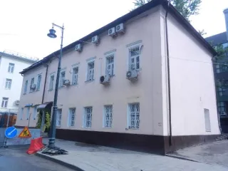 Нежилое помещение по адресу: г. Москва, пер. Большой Сергиевский, д. 24, стр. 6, площадью 101,1 кв. м. (Подвал № 0, Этаж № 2), кадастровый номер: 77:01:0001090:3157 Назначение нежилого помещения: Свободное Общая площадь: 101.1 Кадастровый номер: 77:01:0001090:3157