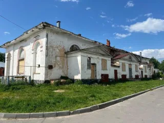 Торговые ряды XIX века, площадь 1208,1 кв.м, Рязанская область. Здание с кадастровым номером 62:04:0020103:797; инвентарный номер 352; местоположение: Рязанская обл., Касимовский р-н, рп. Елатьма, пл. Ленина, д.2; площадь 1208,1 кв.м; назначение: нежилое; наименование: Торговые ряды XIX века…