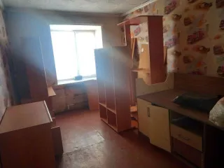 2/4 доли в праве собственности на жилое помещение площадью 61,4 кв.м, кадастровый номер 42:26:0301002:3949, расположенное по адресу: Кемеровская область, г. Ленинск-Кузнецкий, пер. Павленко, д. 36, кв. 1.