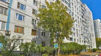Квартира площадью 52 кв.м по адресу: г. Москва, набережная Коломенская, дом 26, корпус 2, квартира 255. Кадастровый номер: 77:05:0004012:6239. Общая площадь: 52 кв.м. Имеются ограничения: арест, запрет регистрационных действий. Вид жилого помещения: квартира.