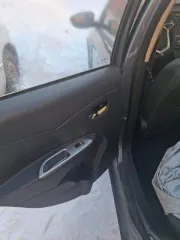 Лифан X50 2016 года, 103 л.с., пробег 56 502 км. VIN: X9W215852G0000487, госномер О949КО138. Автомобиль не на ходу. Коробка передач неисправна, привод коробки снят и находится в багажнике. Двигатель не закреплен под капотом, так как неисправен и стоит на деревянной доске. Находится в Иркутской…