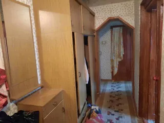 1/2 доли квартиры 49.2 кв.м, назначение: Жилое, адрес (местонахождение): Россия, обл Ульяновская, г Инза, 7 микрорайон, дом 11, квартира 42, площадь: 49,2 кв.м., кадастровый (условный) номер: 73:04:030148:1497. Находится в долевой собственности (имеются аресты и ограничения).
