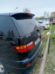 Toyota Estima, 2001 г.в., черный. VIN отсутствует, ПТС 25 УА 428618, госномер У343МС55. Двигатель: бензиновый, модель 2AZ 0554367, мощность 160 л.с. (120 кВт), объем 2362 см³. Кузов ACR30-0136199, экологический класс 3. Максимальная масса 2025 кг, масса без нагрузки 1640 кг. Произведено в Японии…