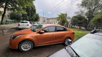 Седан Kia Rio 2020 года, оранжевый, VIN Z94C241BBLR179349, госномер А804ВС156, мощность двигателя 122 л.с.