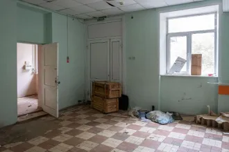 Поликлиника 2767,8 кв.м и здание дезкабинета 173,4 кв.м, Липецкая область. Объект 1: нежилое здание, общей площадью 2 767,8 кв. м, кадастровый номер 48:20:0011204:391. Объект 2: нежилое здание, общей площадью 173,4 кв. м, кадастровый номер 48:20:0011204:386. Расположены по адресу: Российская…