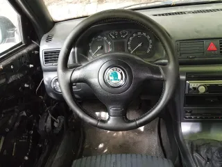 Автомобиль Skoda Octavia 2007 года выпуска, черный цвет, тип кузова комби (хэтчбек). Модель двигателя 975165, VIN TMBDK41U978870152, мощность 1000 л.с. (74 кВт), госномер Т703ЕО163. В связи с долгой неэксплуатацией сел АКБ, имеются следы ржавчины на кузове, потертости, внутри салона сняты дверные…