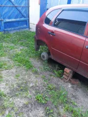 Lada Kalina 2009 года, VIN XTA11193090091081, пробег 164 000 км, цвет серебристо-красный. Состояние неудовлетворительное.