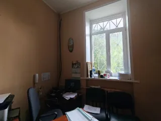 Нежилое помещение 12,4 кв.м Ярославль, помещение, назначение: нежилое, кадастровый номер 76:23:060907:417, общей площадью 12,4 кв. м, этаж – 1, расположенное по адресу: г. Ярославль, Московский просп., д. 153, существующие ограничения (обременения) права: аренда. Дополнительная информация: вход в…