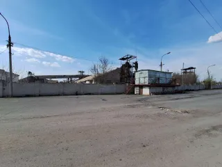 Право аренды земельного участка общей площадью 500 кв.м., кадастровый номер 34:09:021023:53, категория земель: земли населенных пунктов; адрес (местоположение): 404504, Россия, Волгоградская область, г. Калач-на-Дону, ул. Заводская, д. 3, назначение: для размещения промышленных объектов, по…