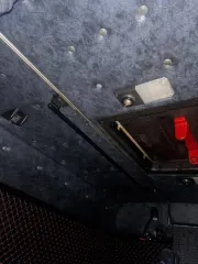 Scania 113 1992 года. Грузовой седельный тягач. На ходу или нет — неизвестно. Дефекты ЛКП, ржавчина, течь воды в салон, масляное запотевание в районе гидроцилиндра подъема кабины. Более подробное техническое состояние выясняйте самостоятельно в ходе осмотра.