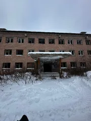 Нежилое здание 1720,8 кв.м, земельный участок 5805 кв.м, Ярославская область. Аукцион в электронной форме по продаже муниципального имущества нежилого здания с земельным участком, расположенные по адресу: Ярославская область, г Ростов Великий, ул. Спартаковская, д. 142. Нежилое здание, общей…