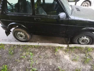 Легковой автомобиль LADA 4X4; 2023 г.в.; г/н: С535СН43, цвет: черный; VIN: XTA212140R2502706 (вторичные торги). Легковой автомобиль LADA 4X4; 2023 г.в.; г/н: С535СН43, цвет: черный; VIN: XTA212140R2502706; задняя левая фара разбита. Местонахождение: Кировская область, г. Киров, ул. Горького, д. 41…
