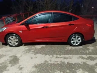 Hyundai Solaris, 2011 года выпуска, VIN: Z94CT41DBBR021711; белый (залог ПАО «Авто Финанс Банк»).