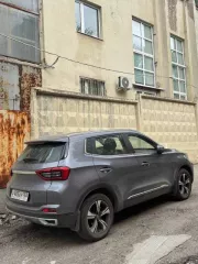 Автомобиль марки CHERY модель Tiggo 4 Pro 2023 г.в. VIN номер LVVDB21B4PD986472, цвет серый. Автомобиль в хорошем состоянии, на ходу, есть незначительные дефекты по кузову, не срабатывает кнопка открытия багажника на ключах.