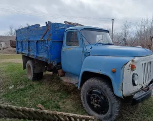 Автомобиль ГАЗ52-01 1991гв. Рег №Р032ОЕ 26 и автомобиль ГАЗ 53Б 1978гв. Рег №Р258ОЕ26 и автомобиль ГАЗ53Б 1971гв. Рег №Р324ТХ 26 (автомобили в нерабочем состоянии, не везде имеются VIN №).