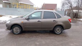 LADA Granta 2014 года, золотисто-коричневый цвет. VIN: XTA2199010E0267705, ПТС: 63 ТН 649005, госномер: Т904РР163. Мощность двигателя 64 л.с., экологический класс 4, разрешенная максимальная масса 1560 кг, масса без нагрузки 1160 кг. Шасси (рама) № отсутствует. Техническое описание: В некоторых…