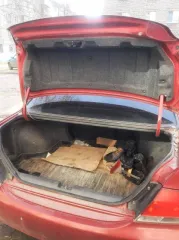 Mitsubishi Lancer, 2005 года, 75 лс, 200000 км, АКПП, VIN: JMBSRCS3A6U004057. Совместно нажитое. Автомобиль на ходу, нет аккумулятора и сигнализации, двигатель работает плохо. На передней двери и пороге незначительные вмятины и царапины. Спереди зимние шины, сзади летняя резина, коробка передач…