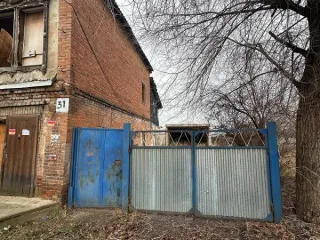 Здание нежилое 317.4 кв.м и земельный участок 678 кв.м Оренбург здание, назначение: нежилое, количество этажей: 2, в т. ч. подземных 0, площадь 317,4 кв. м, кадастровый номер: 56:44:0231010:50, адрес: Р г. Оренбург, пер. Ивановский, д. 31; земельный участок, категория земель: земли населенных…