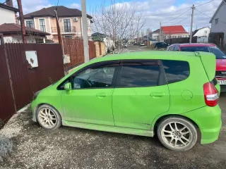 Honda Jazz 2004, состояние авто: требует ремонта. Легковой автомобиль, модель (марка): Honda Jazz, VIN: JHMGD18505S221200, год выпуска: 2004, техническое состояние: по ходовой части: замена шин, масел и жидкостей.