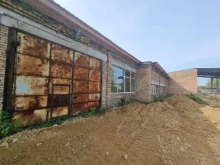 Нежилое здание 1219.6 кв. м и земельный участок в Амурской области. Здание, кадастровый номер 28:22:010633:52, расположено по адресу: Амурская область, Селемджинский район, пгт. Февральск, ул. Железнодорожная, 3а, общей площадью 1 219,6 кв. м. Земельный участок, кадастровый номер 28:22:010633:53…