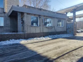 Комплекс нежилых зданий 1976,2/926,7/1202,8/115,2/74 кв.м и участок 9871 кв.м, Чита. Комплекс нежилых зданий площадью 1976,20 кв.м, 926,70 кв.м, 1202,80 кв.м, 115,20 кв.м, 74 кв.м и земельный участок, категория земель: земли населенных пунктов, виды разрешённого использования: для обслуживания и…