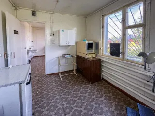 Нежилое здание площадью 88,5 кв. м и земельный участок площадью 867+/-10 кв.м. по адресу: Нижегородская область, г. Арзамас, микрорайон Кирилловский, линия 17-я, д. 1. Кадастровые номера: 52:40:0404001:2993 (здание), 52:40:0404001:2633 (земельный участок). Назначение здания: нежилое, 1 этаж…