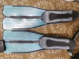 Комплект для дайвинга SCLAPEZ AQUA DISCOVERY: костюм для дайвинга черного цвета марки SCLAPEZ - 1 шт., перчатки к костюму для дайвинга SARGAN - 1 пара, носки к костюму для дайвинга марки SARGAN - 1 пара, ласты марки GRESSI - 1 пара, пояс резиновый для грузов с карабином (7 крюков) - 1 шт., четыре…