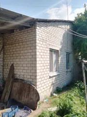 Жилое здание, кадастровый номер: 34:10:200001:458, адрес: обл. Волгоградская, р-н Камышинский, г. Петров Вал, ул. Речная, д. 25, площадь 122.1 кв. м., вид права доли: общая долевая 1/8. Данная сделка подлежит регистрации у нотариуса.