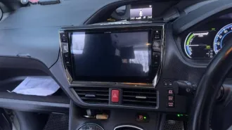 Toyota Voxy, 2015 года, 99 лс, 171000 км, АКПП. Неисправности: ошибка по датчику АБС (после замены ступицы); в январе 2026 перестала включаться магнитола (в морозы, подсветка рамки загорается, но магнитола не запускается); по кузову имеются сколы еще с Японии; крышка багажника перекрашена в 2024…