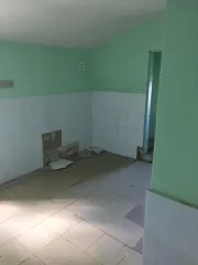 Рабочее отделение 92.6 кв.м с участком 815 кв.м. Здание (рабочее отделение психиатрической больницы), назначение: нежилое, площадь 92,6 кв.м, кадастровый номер 44:07:061301:20. С одновременным отчуждением земельного участка, категория земель: земли населенных пунктов, вид разрешенного…