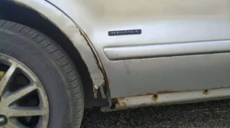 Транспортное средство — легковой автомобиль Mitsubishi Galant 2.5, цвет серебристый, 2002 года выпуска, мощность двигателя 160 л.с., тип двигателя бензиновый, VIN: JMBSREA5A1Z001932, государственный регистрационный знак С 748РВ69, не на ходу  требуется ремонт .