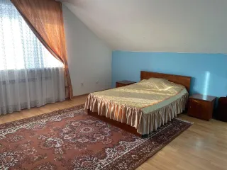 Жилой дом общей площадью 333,6 м² и земельный участок площадью 808 м² расположены по адресу: Челябинская область, Советский район, г. Челябинск, п. Смолино, ул. Октябрьская, д. 18. Кадастровый номер дома: 74:36:0414011:533, участка: 74:36:0414011:6. Ознакомление с имуществом возможно по…