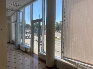 Нежилое помещение площадью 124,4 кв.м., расположенное по адресу: Воронежская область, город Россошь, улица Пролетарская, дом 121, помещение IV. Литера А, назначение: нежилое, этаж №1, кадастровый номер 36:27:0011806:124. Обременение: краткосрочная аренда (2 арендатора) до 03.06.2027г. (площадь 46,8…