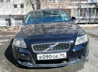 Volvo S40, 2007, черный, 141 734 км, 1 596 МТ (99,96 л.с.), бензин, передний, VIN YV1MS204282363187, седан, в нерабочем состоянии, разбито лобовое стекло, вмятины на правой стороне кузова и дверях, отломлено правое боковое зеркало, множественные повреждения кузова коррозией, багажник не…