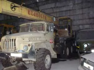 Промышленный комплекс 13,6 га Абакан Хакасия. Недвижимое имущество, расположенное по адресу: Республика Хакасия, г. Абакан, ул. Молодежная, д.20: Нежилое здание (административно-лабораторный корпус), кад.№19:01:080501:1385, пл.1831,5 кв.м. Нежилое здание (гараж для грузовых машин на 40 мест)…