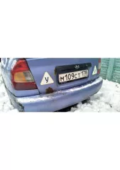 Автомобиль находится в технически неисправном состоянии, долгое время не эксплуатировался. Кузов покрыт ржавчиной. Ранее использовался в автошколе, имеет дублирующие педали газа, тормоза и сцепления на стороне пассажира. Не на ходу, требует ремонта.