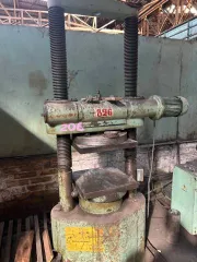 Пресс гидравлический ПСУ-125 1963 года выпуска. Внешне не разукомплектован, возможно отсутствие деталей.