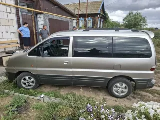Hyundai Starex 2004. Автомобиль марки Hyundai модель Starex 2004 г.в. VIN-номер KMHWP81HP4U610692. С имуществом можно познакомиться по месту его нахождения по предварительной записи у организатора торгов по адресу: ул. Солнечная, д. 3, р. п. Николаевка Николаевский р-н, Ульяновская область.