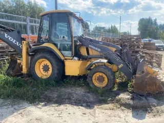 Volvo BL61B 2011 2 трактор, марка VOLVO BL61B, год выпуска 2011, госномер 1223ХЕ23, ПТС СВ 135231, мощность двигателя 87 ЛС, VIN VCEBL61BT01202056 (частично разукомплектован, своим ходом не передвигается, двигатель отсутствует)