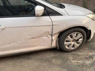 Ford Focus, 2012 года, 125 лс, 89122 км, АКПП. Легковой автомобиль марки Ford Focus, VIN X9FMXXEEBMCC08613, номер кузова X9FMXXEEBMCC08613, цвет – белый. СТС № 9956273813, ПТС № 54УС863470. Автомобиль на ходу. Имеются дефекты на кузовных элементах, трещина на лобовом стекле.