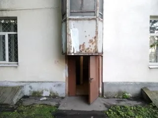 Нежилое помещение по адресу: г. Москва, ул. Буженинова, д. 12, площадью 197,9 кв. м, (этаж № 1), кадастровый номер: 77:03:0003014:6289 Назначение нежилого помещения: Свободное Общая площадь: 197.9