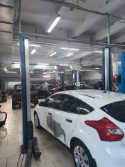 Подъемник двухстоечный Nussbaum 2.30 SLE, номер 245935, 2005 года выпуска, бывший в употреблении. Ознакомление с имуществом по адресу: Саратовская область, город Энгельс, улица Студенческая, дом 205, по предварительной записи по телефону 89270595555.