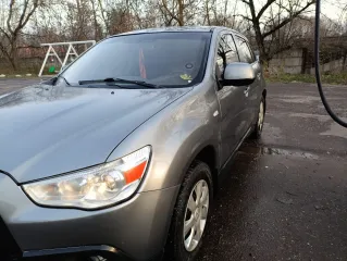 Mitsubishi ASX 2011 года. VIN: JMBXNGA1WCZ003881.