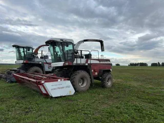 Кормоуборочный комбайн Дон 680М 2019 года, модель РСМ-100. Заводской номер R0DON680009046. Цвет красный и белый. Номер двигателя К0653060. Комплектация: жатка для уборки трав МСМ-100.70 2018 года, роторная жатка Maize Header 2019 года, платформа-подборщик For Up 300D 2018 года.