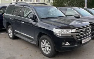 Toyota Land Cruiser 200, 2019 года, 249 лс, 160 000 км, полный привод, АКПП. Автомобиль TOYOTA LAND CRUISER 200 VIN JTMCV02J704287673. Категория ТС B, год 2019. Масса автомобиля 2 740 кг. Расположение руля - левый руль. Номер двигателя 0496637, модель двигателя 1VD, объем 4 461 куб.см., мощность…