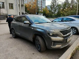 Kia Seltos 2020 легковой автомобиль универсал Kia SP2 (Seltos), 2020 г.в., г/н Н491РУ124, VIN XWEE2811BLC000237, номер кузова XWEE2811BLC000237, номер двигателя LH100730, цвет серый. Рабочее состояние не проверялось, видимых повреждений не имеет. Обременения: запреты судебного пристава исполнителя…