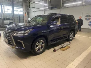 Lexus LX570, 2019 год выпуска, VIN JTJHY00W004307061. Ознакомление с имуществом осуществляется по предварительной записи по тел. +7-987-327-18-88.